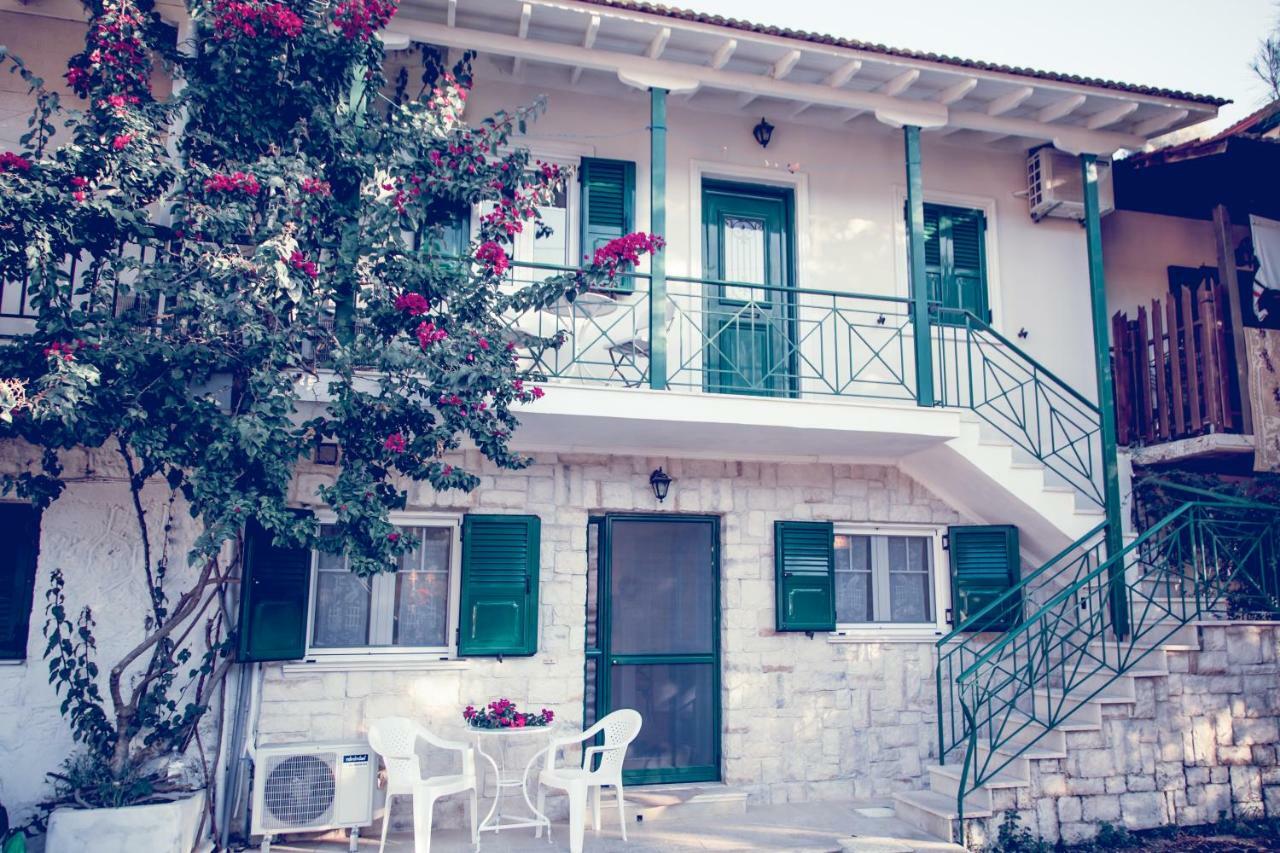 Traditional House In The Centre Of Vasiliki Luaran gambar